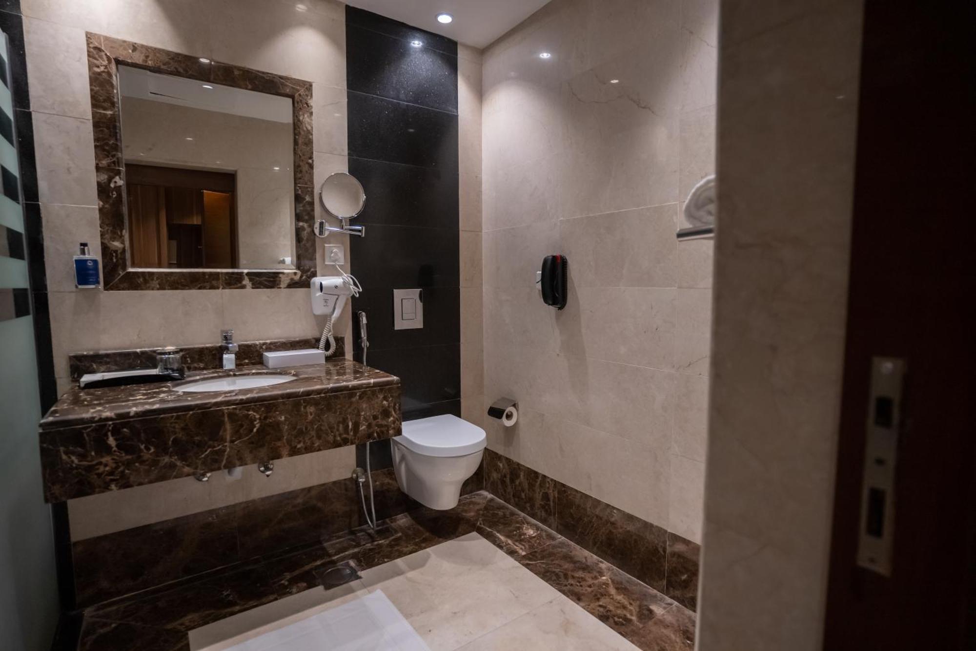 Rosemond Al Hamra 4*